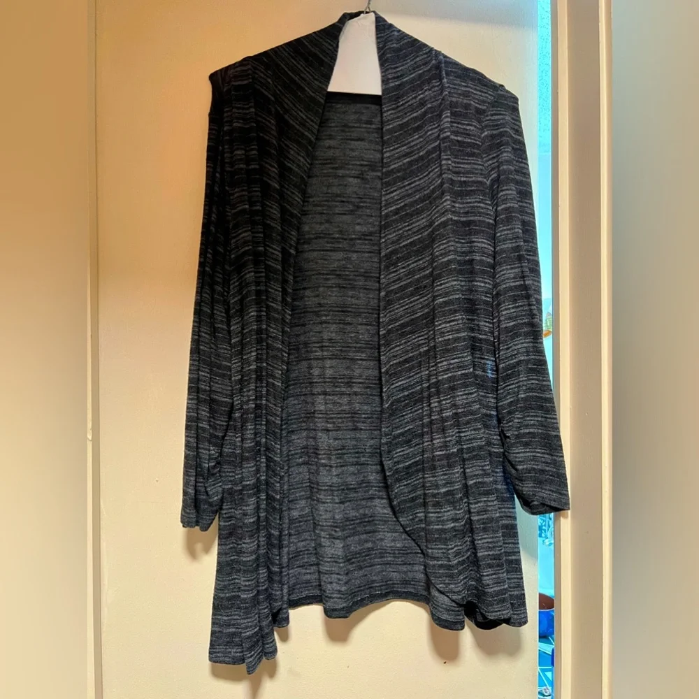 Apt. 9 Black and Heather Grey sweater with 3/4 length sleeves - Picture 1 of 5